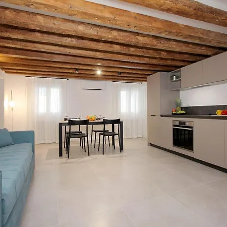 Modern Art Apartment Venice