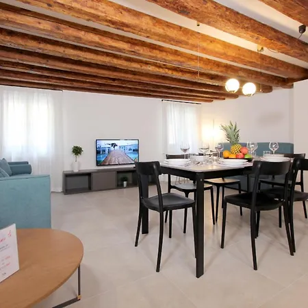 Modern Art Apartment *