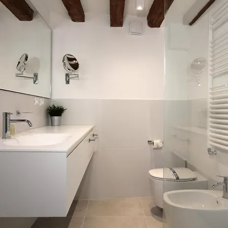 Modern Art Lejlighed