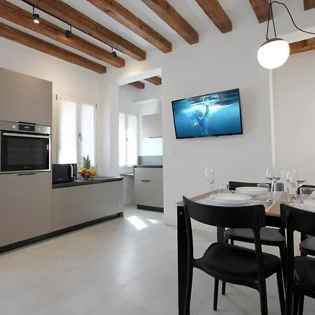 Modern Art Apartment Venice