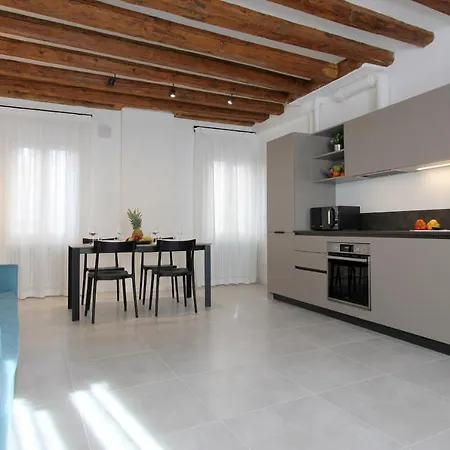 Modern Art Apartment Venice